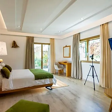 White Donkey Boutique 4*